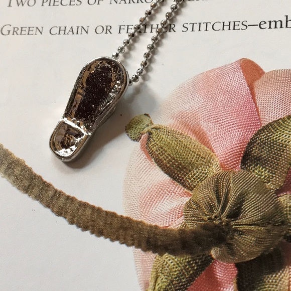 SALE - Swarovski Crystal Flip Flop Sandle Sandal Silver Tone Necklace - Picture 7 of 9